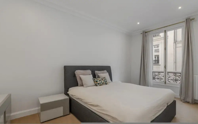 Luxury 5 Bed Residence - Opposite Arc de Triomphe