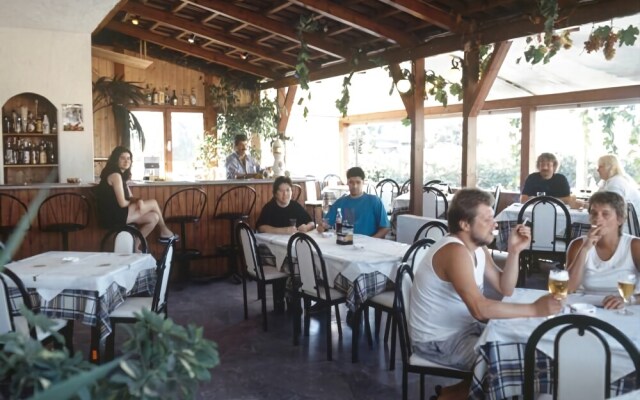 Elpis Hotel