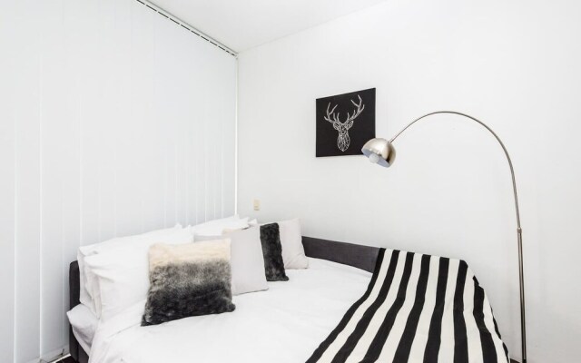 Executive Two Bed Penthouse Studio in the City