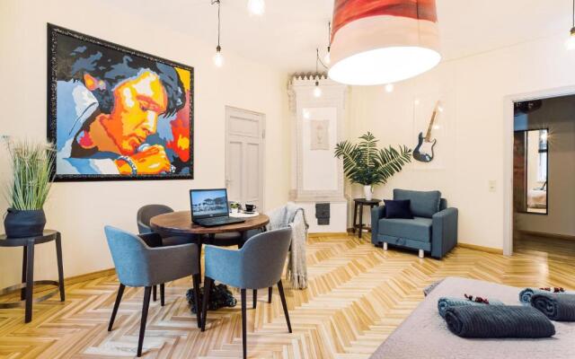 ELVIS apartment/11 beds/6 bedrooms/Riga Old Town