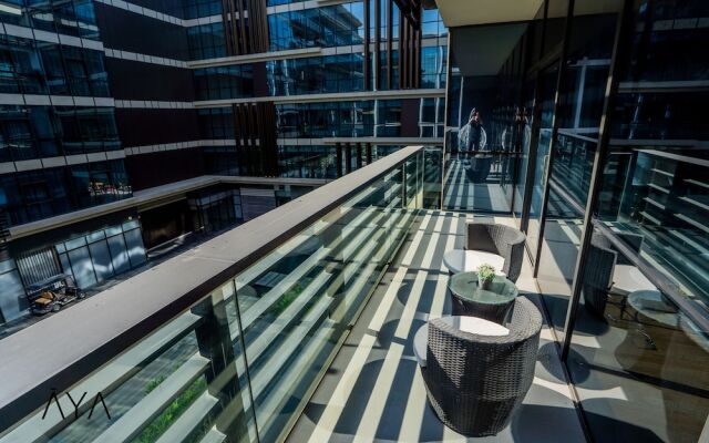 Aya - Impeccable 1BR Apartment with Balcony in City Walk