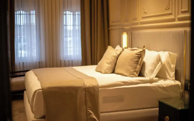 Sur Royals Hotel's