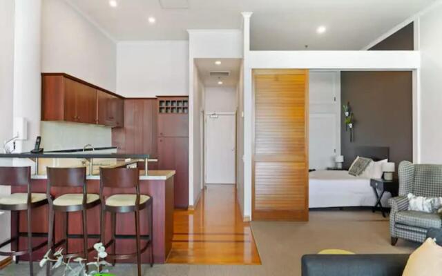 Relaxing Sea Wharf View Apartment