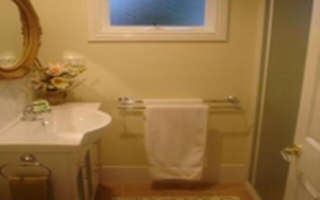 Huonville Guesthouse