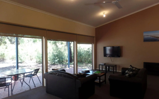 Waterfront Retreat At Wattle Point