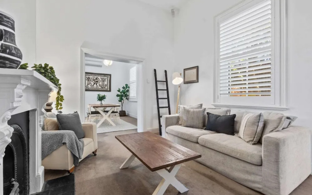 Heritage Bluestone Home Near Scotch College – Guest Rooms – Adelaide