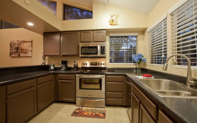 Charming 2BR-2BA by BlueBarrelHomes