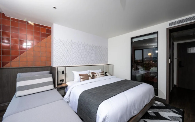 We Hotel Riverfront