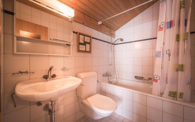 Central Wengen Wonderland: Mezzanine Studio for 4