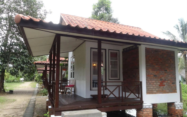 Sand Beach Bungalow