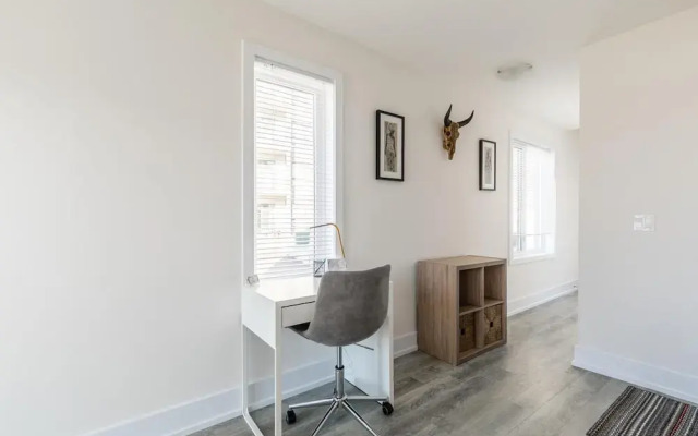 4BR 3BA Townhouse on Lake Ontario Free Parking Gym
