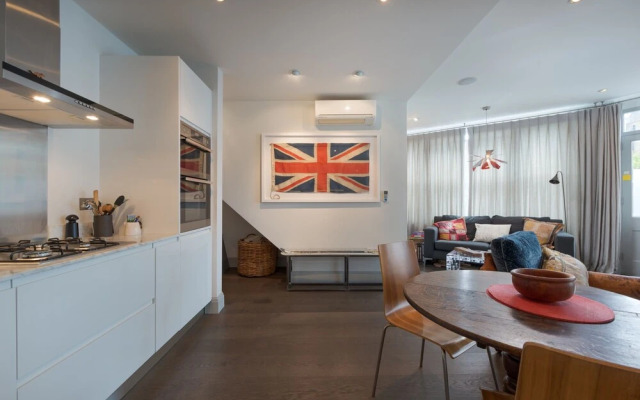Classic Hammersmith Home by Ravenscourt Park by Underthedoormat