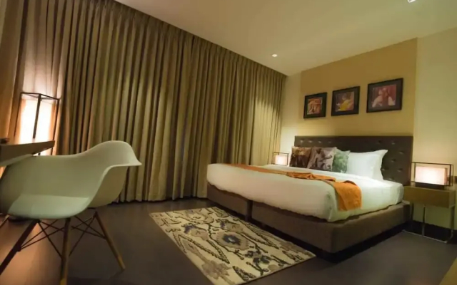 Hotel Gallery 67