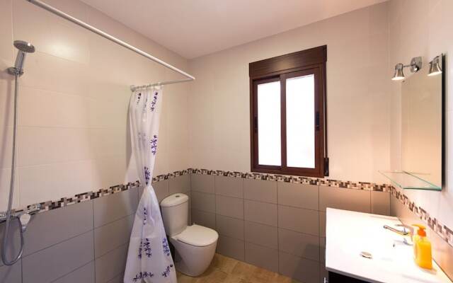 Villa - 12 Bedrooms with Pool and WiFi - 104971