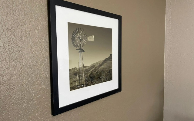 Deluxe Inn & Suites
