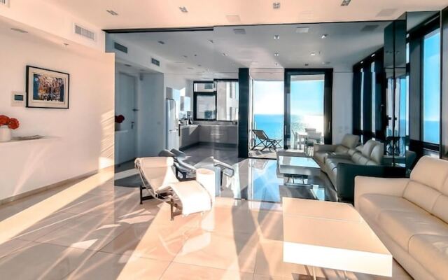 Hayarkon Blue Sea I in Tel Aviv-yafo