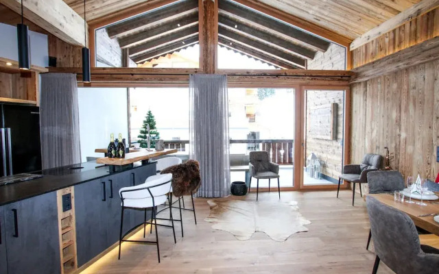 Luxury Chalet Pinzgauer Almhutte in Konigsleiten