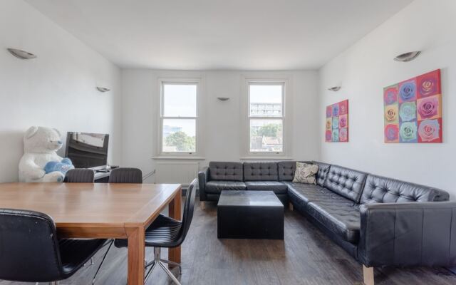 Spacious and Contemporary 3 Bedroom House