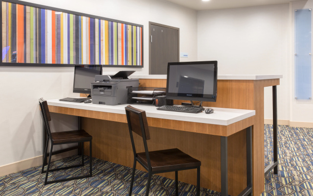 Holiday Inn Express and Suites Lincoln I - 80 by IHG