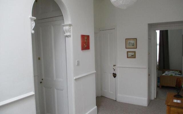 Lovely, Spacious, 3 Bedded, First Floor Apartment
