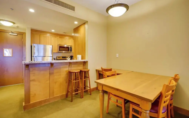 Ski-in/ski-out Park City Studio w/ Pool Access!