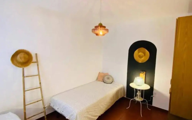 Charming 5-bed House in Granja