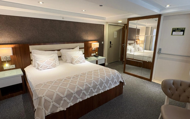 End Glory Hotel