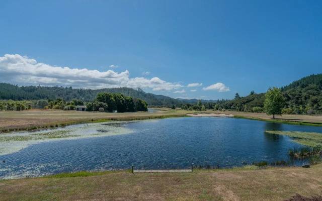 At Home at the Lakes - Pauanui Holiday Home