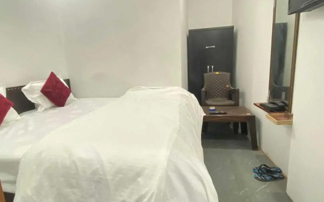 Oyo 806870 Hotel Mahima