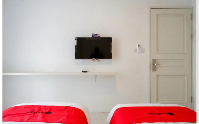 RedDoorz Plus @ Madukoro Raya Semarang