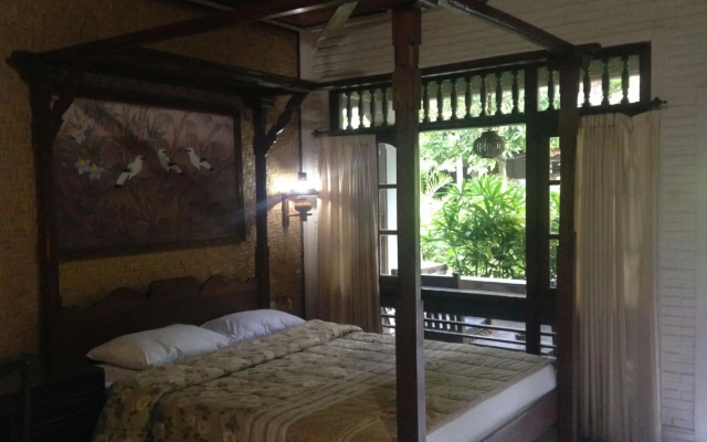 Dewa Bharata Bungalows Candidasa – Guest Rooms – Candi Dasa