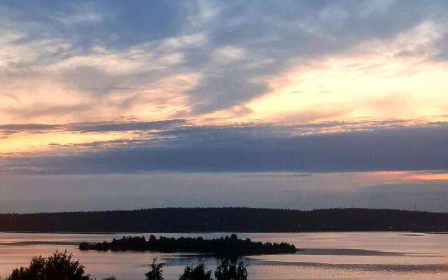 Olivinn на набережной Варкауса