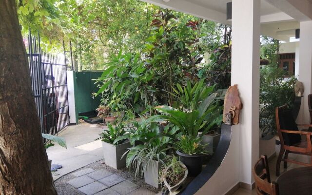 Unawatuna Beach Bunglow