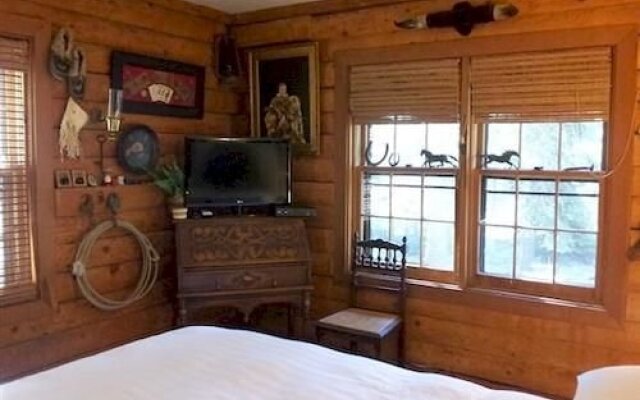 Lucky Tree Cabin