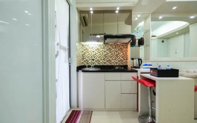 Comfy 2BR Bassura City Apartment Near Bassura Mall