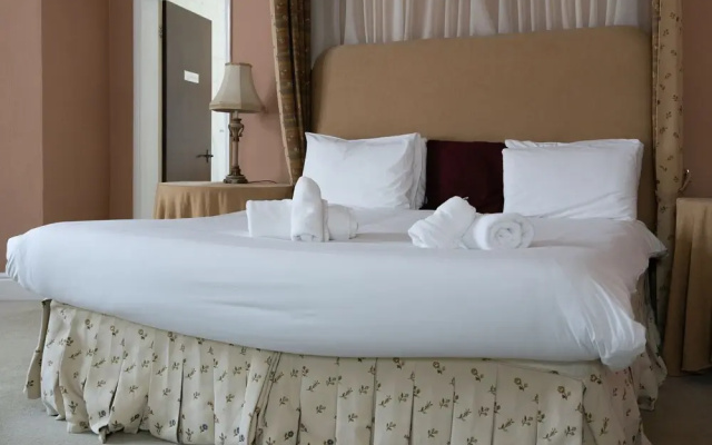 Crown Hotel - Stone (Near Stoke-On-Trent) by OYO