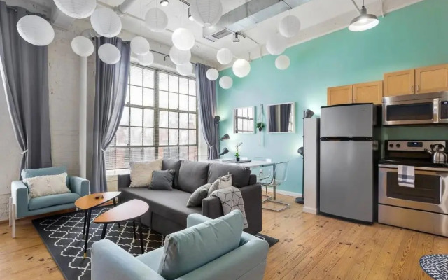 Trifecta 2BR Free Parking Modern Superhost