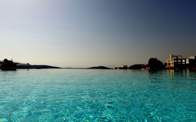 Evia Hotel & Suites