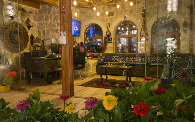 Kayatas Hotel