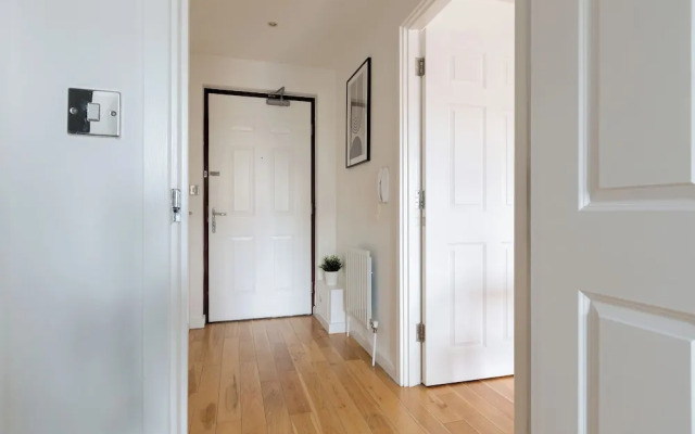 Modern Apartment in Bow