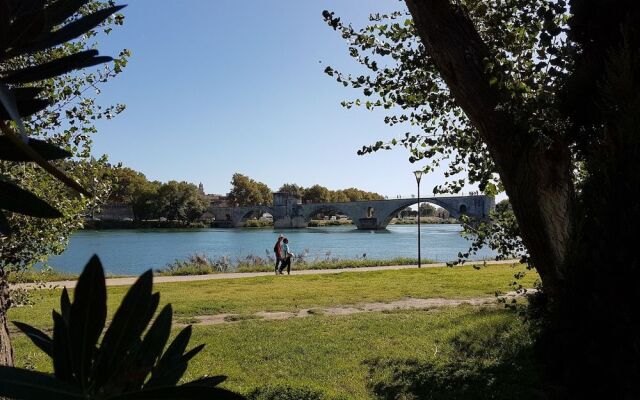 Camping Du Pont D'Avignon