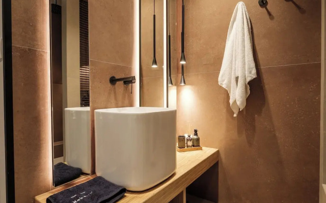 Exceptional Acropolis Suite by Cloudkeys