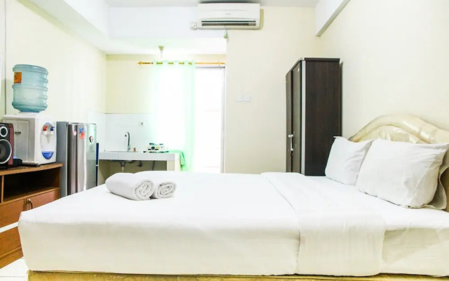 Simply Studio At Green Park View Apartment