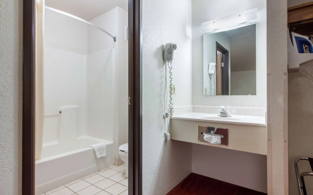 Econo Lodge Oacoma - Chamberlain West