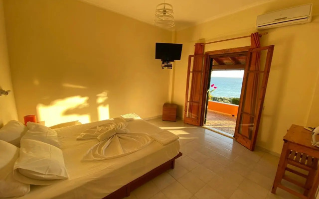 Papadatos Apts With Amazing View - 5mins from the beach