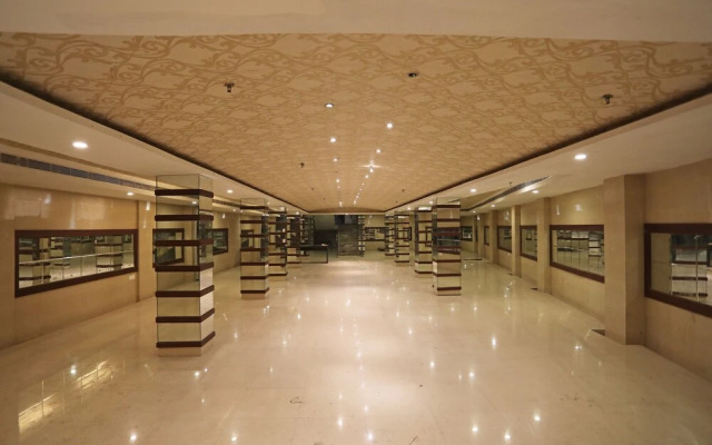 OYO 28439 Skylark Hotel