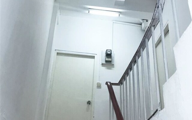 Omarthai Hotel - Hostel