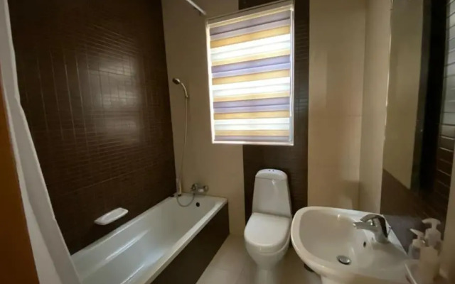 May Flower: Modern Flat close to Airport/Bus Stops