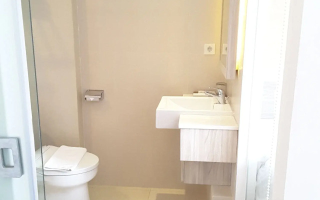 Front One Akshaya Hotel Karawang
