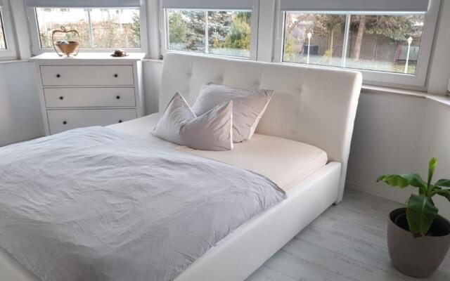 Whirlpool, Fußbodenheizung, Nintendo NES, Netflix, Wintergarten & Workspace